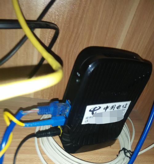 光纤猫连接路由器上网的方法（详细解析如何使用光纤猫连接路由器实现网络访问）