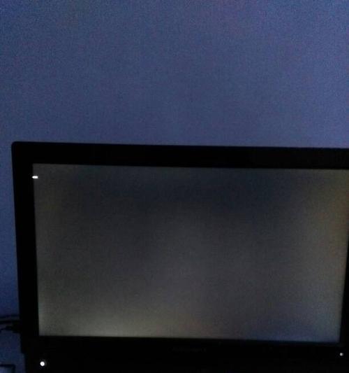 Win7开机黑屏进不了系统怎么办？（Win7开机黑屏问题的解决方法）