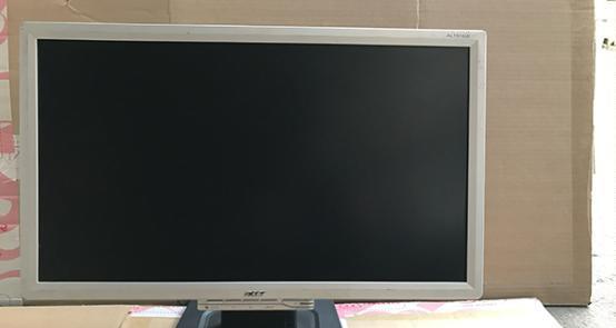 台式显示器不亮，主机正常运行的原因及解决方法（探究台式显示器亮度异常的可能原因与解决方案）