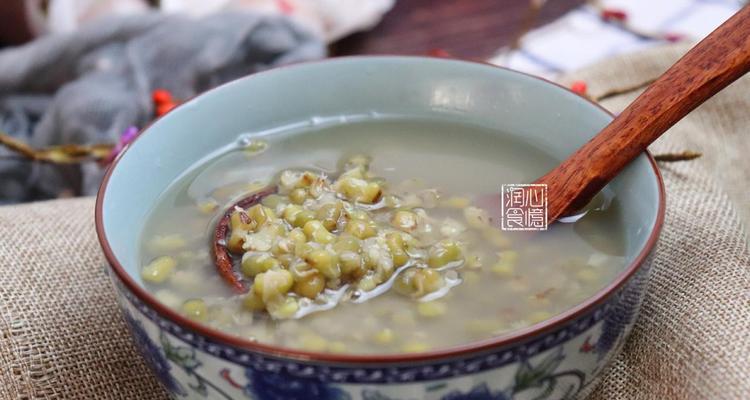 绿豆沙的制作与小窍门（健康美味，煮出香甜绿豆沙）