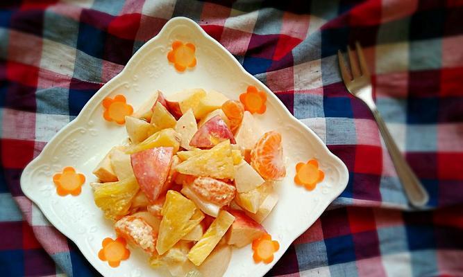 简单又美味的水果沙拉制作方法（让你轻松享受健康美食的小窍门）