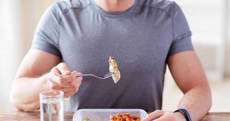 有效减肥的每日饮食计划（以健康饮食调整）