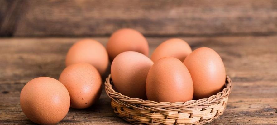 如何判断鸡蛋是否坏掉（简单方法让你轻松辨别鸡蛋的新鲜程度）