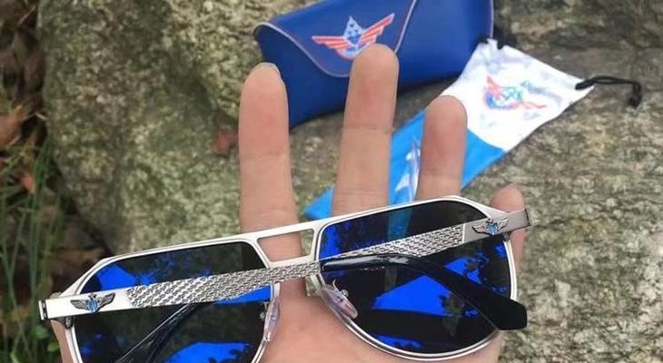 中国空军飞行员专用眼镜——守护天空的利器（专注、清晰、安全）
