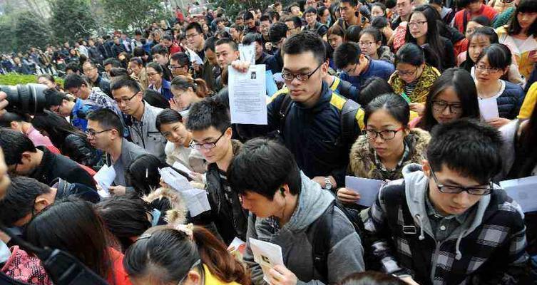 公务员考试要求和条件解析（深入了解公务员考试的报考要求和招聘条件）