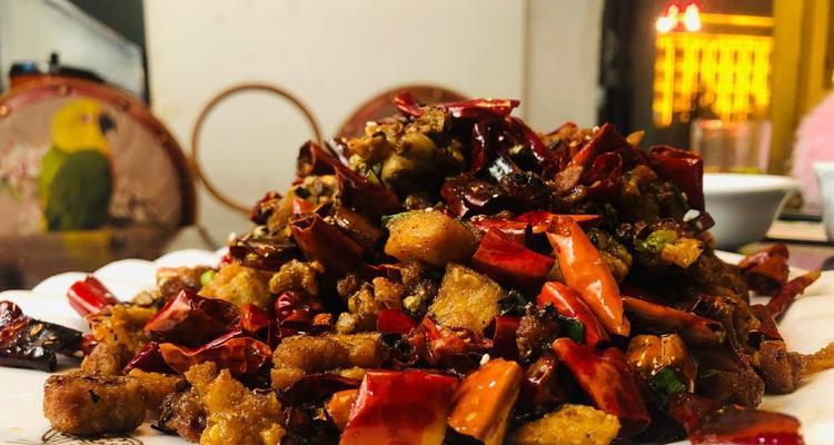 家常辣子鸡的制作方法（辣椒炒鸡丁风味十足）