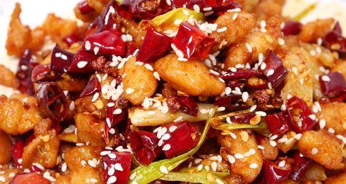 家常辣子鸡的制作方法（辣椒炒鸡丁风味十足）
