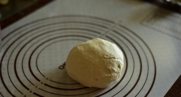 手把手教你制作正宗酱香饼（掌握关键步骤）