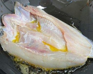 海鲈鱼家常做法大全（15种美味海鲈鱼菜谱及制作方法）