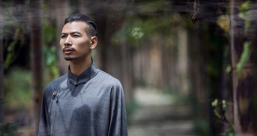 李叔同出家的原因是什么？他的生平和转变有哪些影响？