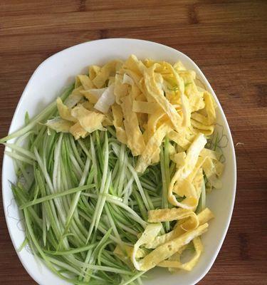 凉拌西葫芦怎么做好吃？有哪些简单易学的食谱推荐？