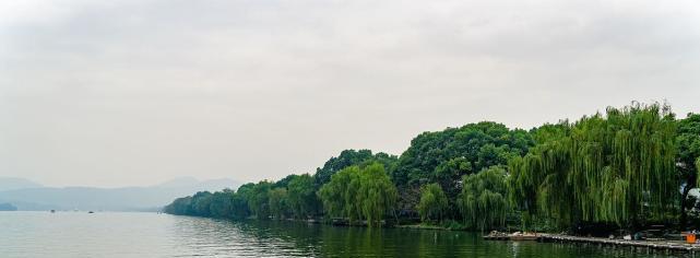 西湖十景有哪些特点？它们各自独特魅力是什么？