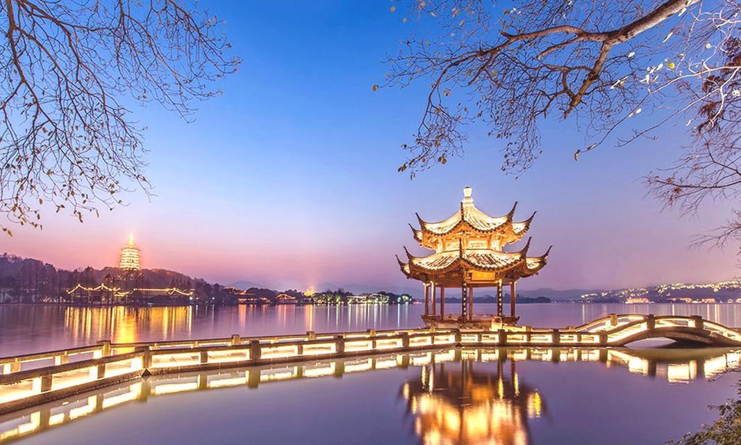 西湖十景有哪些特点？它们各自独特魅力是什么？
