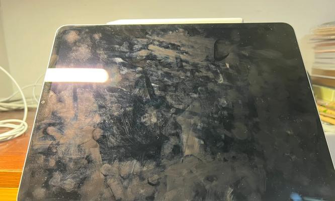 带手写笔的电视屏幕清洁方法是什么？如何避免损伤屏幕？