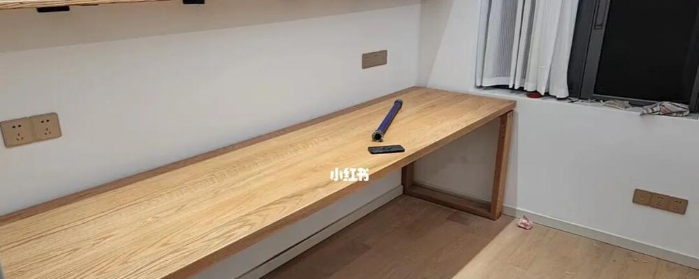 电脑桌放在窗户边角如何摆放？