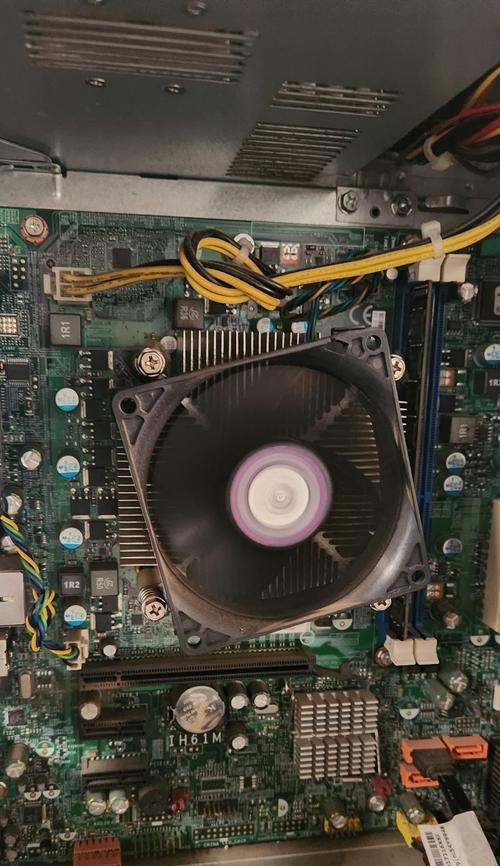 服务器主板系统装哪个硬盘？兼容性如何？